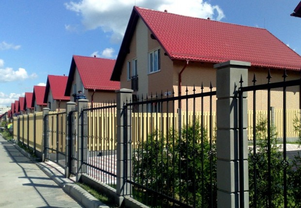 Забор для коттеджа – сделает ваш дом еще красивее и безопаснее!
